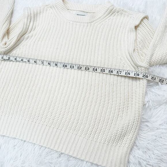 Abercrombie & Fitch Cream Knit Sweater Women’s Small Pullover - Picture 3 of 6